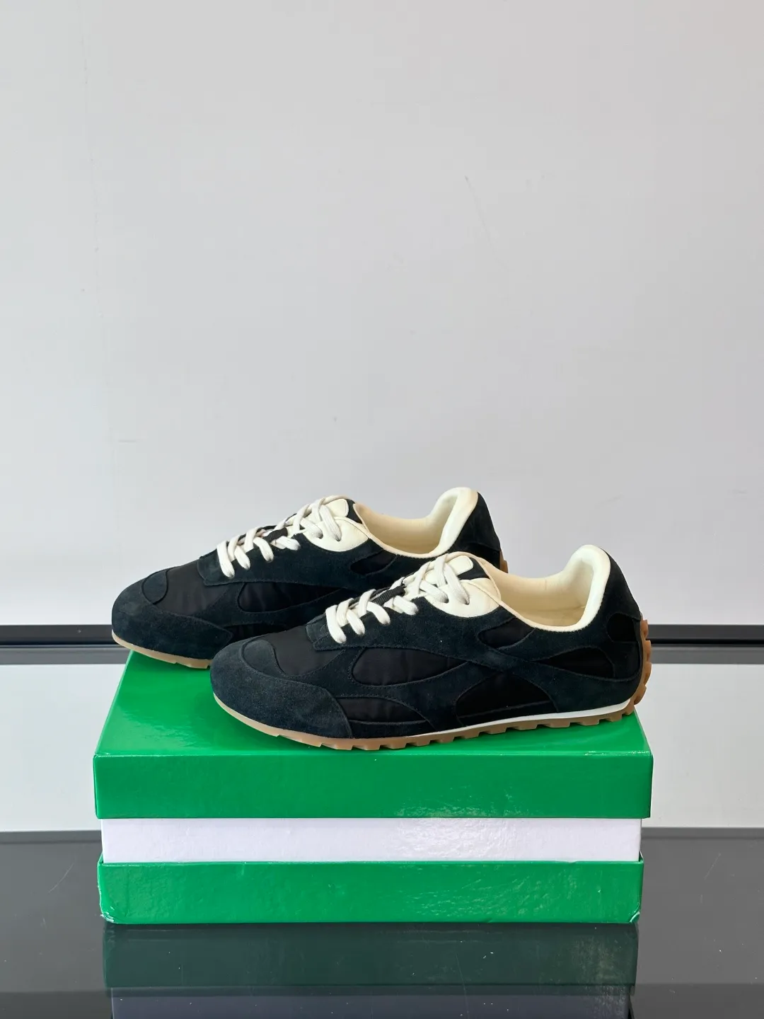 p600 "Bv" new orbit👫 casual sneakers for couples, the retro style of the millennium is so handsome, a super cool fashion item, the most important thing is that it feels incomparably comfortable on the feet, and the design style is also perfect. It will definitely be the one you wear most in daily life, original development, high quality presentation! Size: 35-45 (men’s size 38.45 customized)
